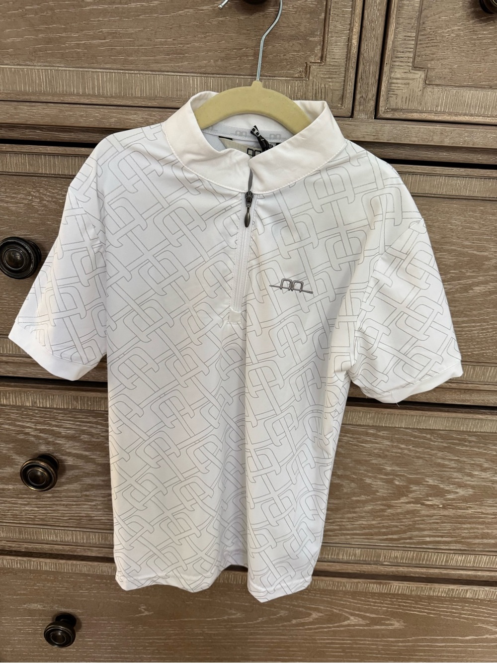 Alessandro Albanese kids zanara show shirt. Core white size 9/10